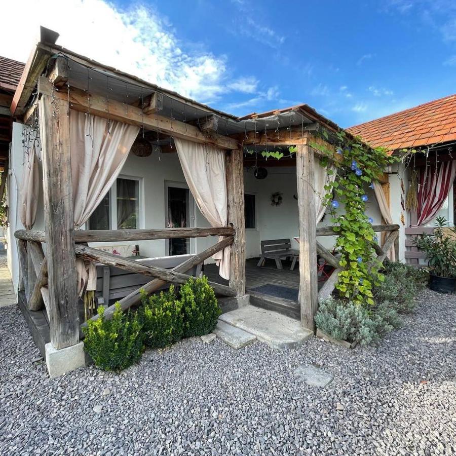 Villa Lukash Yanoshi Exterior photo